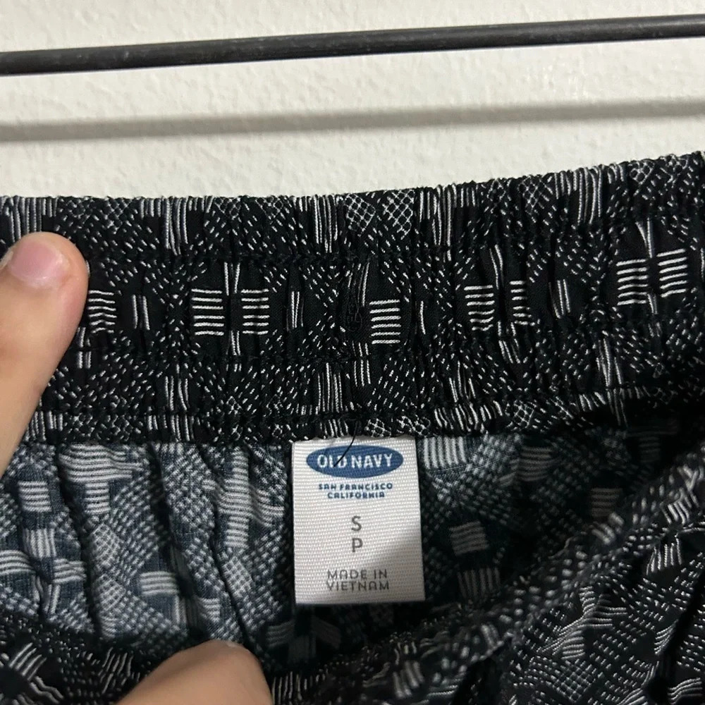 Old  Navy Patterned‎ Shorts - Picture 3 of 3